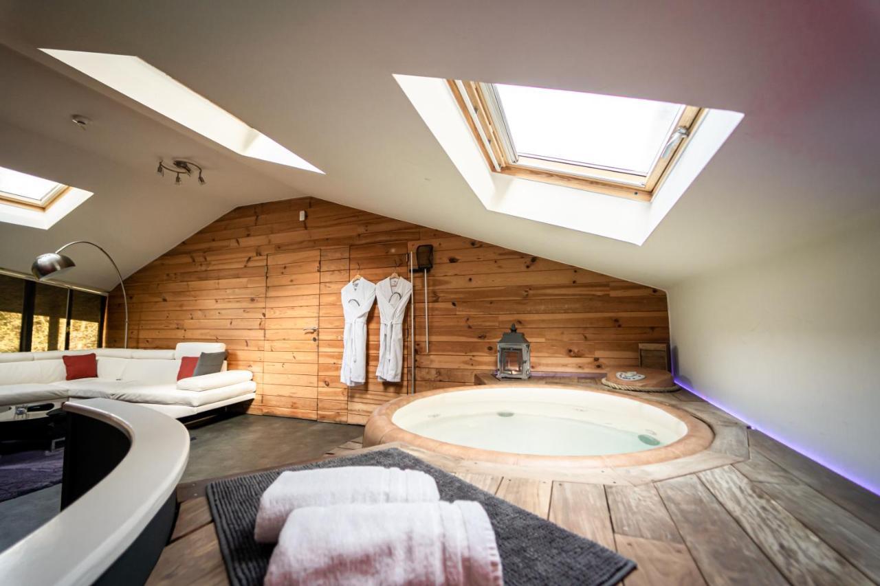 Le Lov'T - Suite Avec Jacuzzi Spontin Kültér fotó
