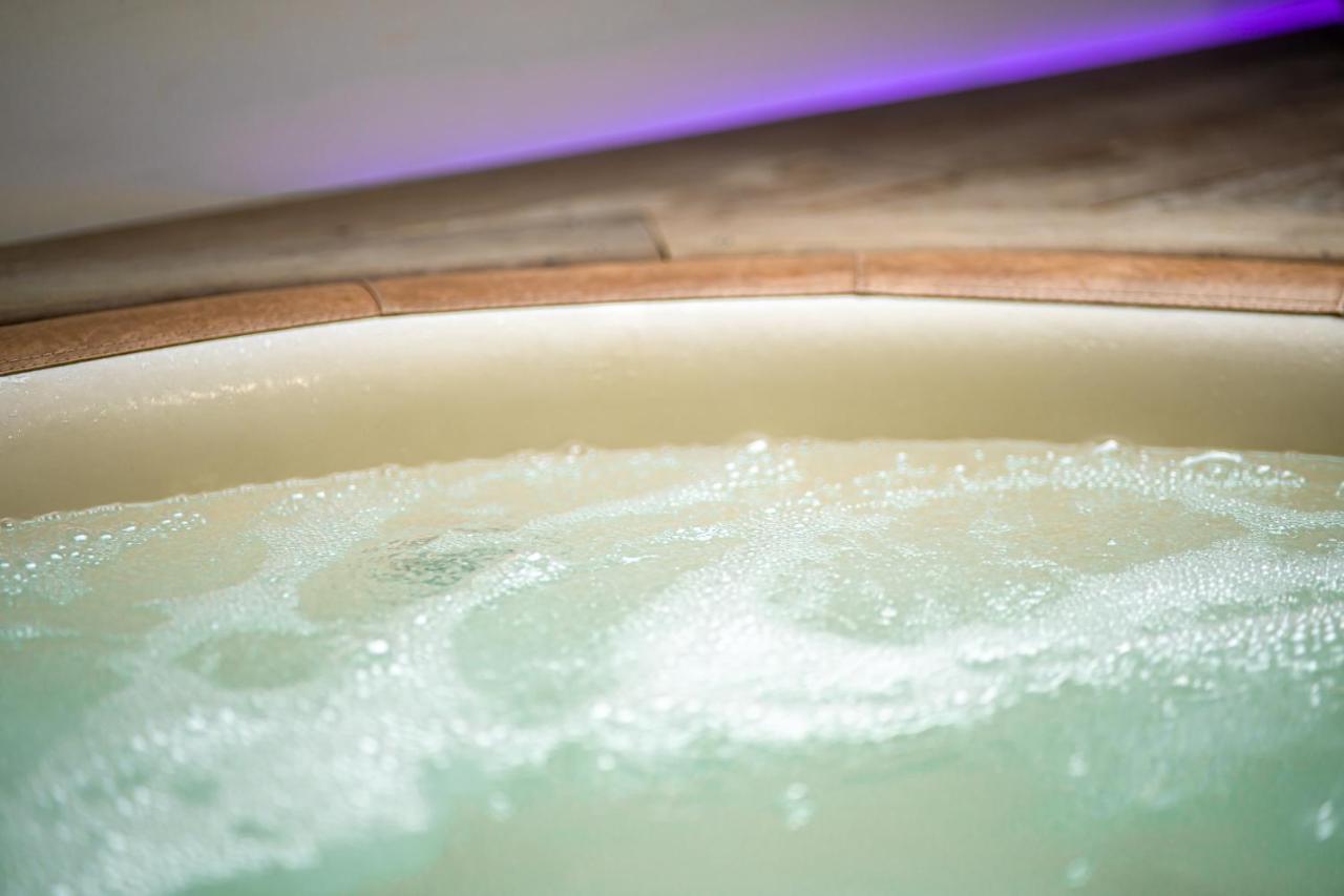 Le Lov'T - Suite Avec Jacuzzi Spontin Kültér fotó