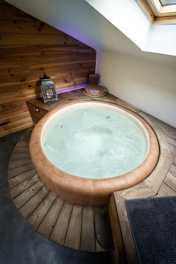 Le Lov'T - Suite Avec Jacuzzi Spontin Kültér fotó
