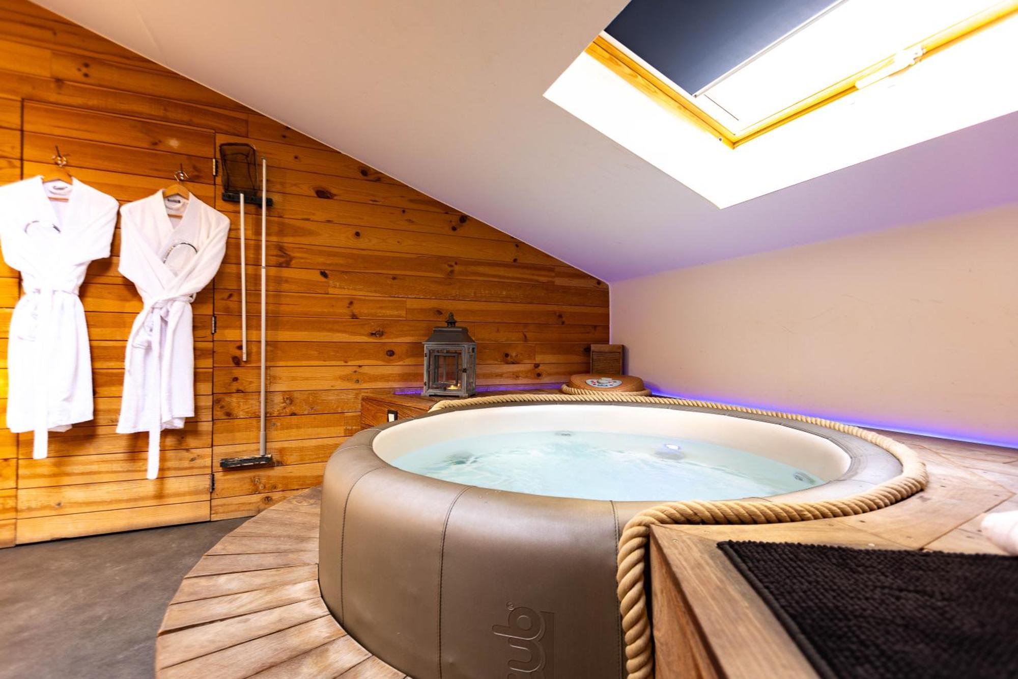 Le Lov'T - Suite Avec Jacuzzi Spontin Kültér fotó