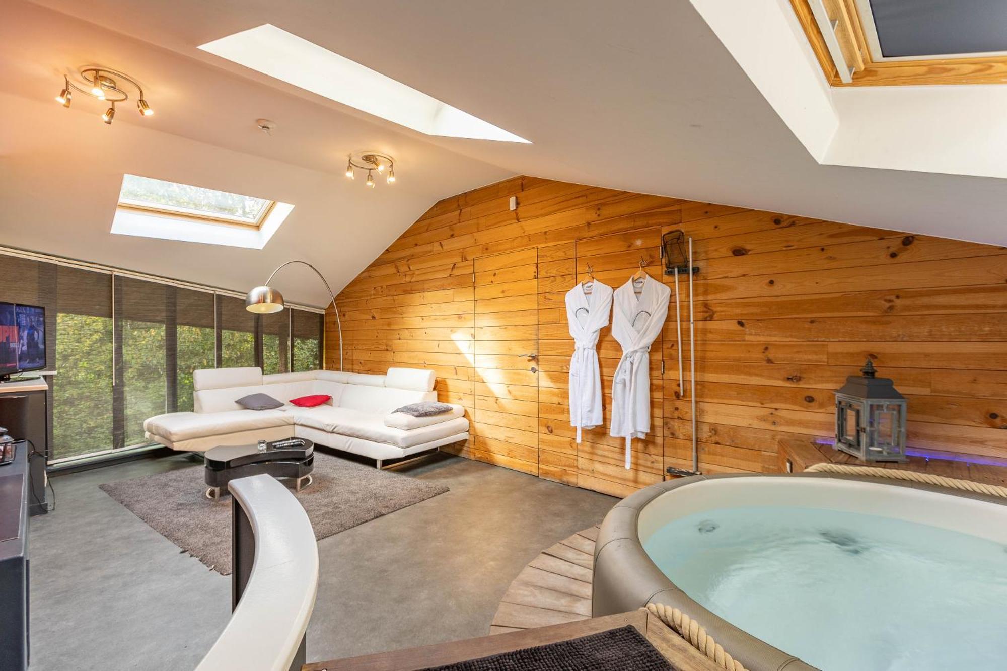 Le Lov'T - Suite Avec Jacuzzi Spontin Kültér fotó
