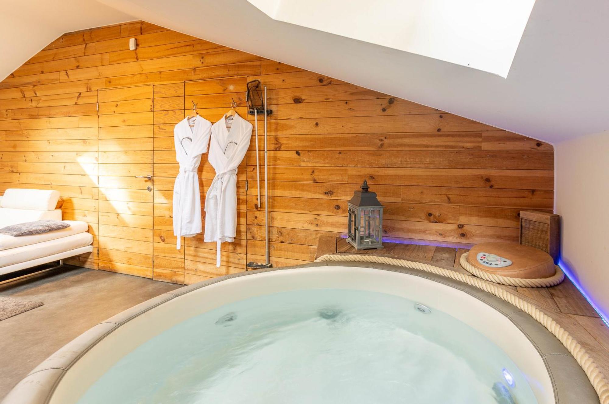 Le Lov'T - Suite Avec Jacuzzi Spontin Kültér fotó
